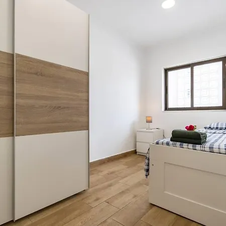 Lovely Flat In Carveiro - 2 Bed - 100m To Beach Apartmán