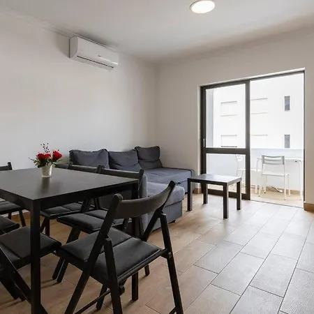 Apartmán Lovely Flat In Carveiro - 2 Bed - 100m To Beach *