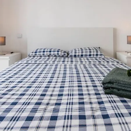 Lovely Flat In Carveiro - 2 Bed - 100m To Beach