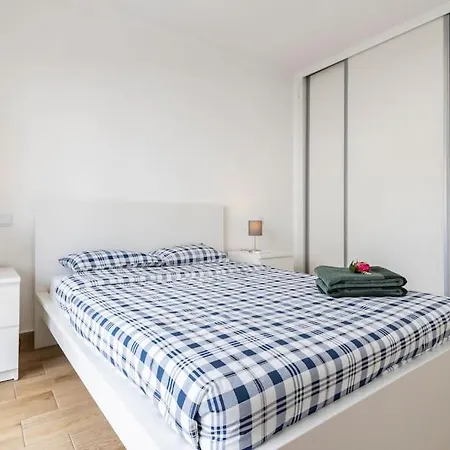Apartmán Lovely Flat In Carveiro - 2 Bed - 100m To Beach *